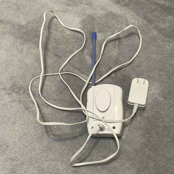 Safety first baby monitor missing speakers. Can be used as an add-on. - Picture 2 of 6